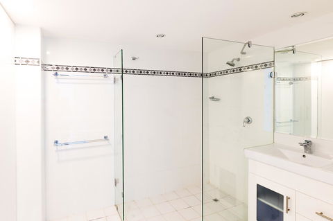 Burgess @ Kings Beach Apartments - Casino Accommodation 9