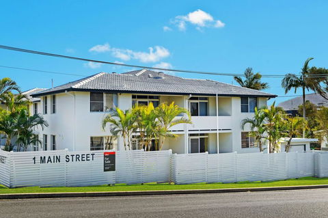 WAVES ON MAIN, 4/1 MAIN STREET - Accommodation Australia 3