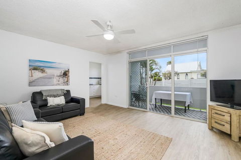 WAVES ON MAIN, 4/1 MAIN STREET - Accommodation Australia 0