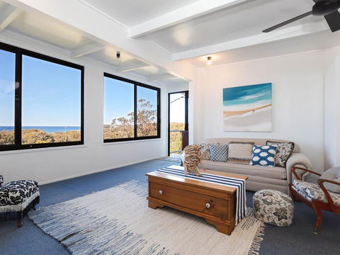 Whale Tales' 78 Lentara Street - FANTASTIC WATER VIEWS OVER FINGAL BEACH - Accommodation Airlie Beach 3