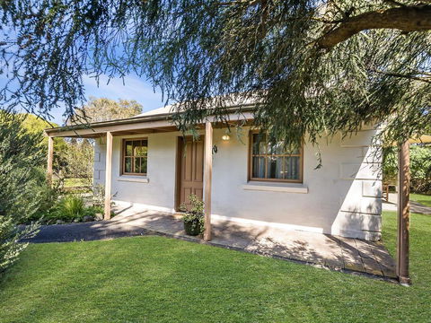 Whalers Cottage - Holiday Melbourne 0