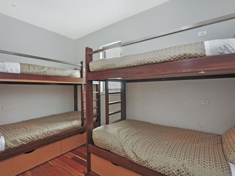 Whispers - Accommodation Airlie Beach 1