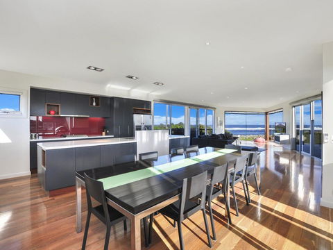 Whispers - Accommodation Airlie Beach 0
