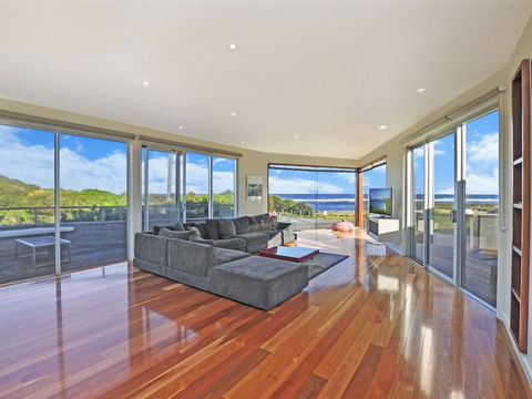 Whispers - Accommodation Airlie Beach 2