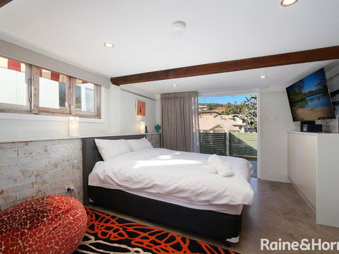White Beach Studio - 42a Ash Street - Accommodation Airlie Beach 3