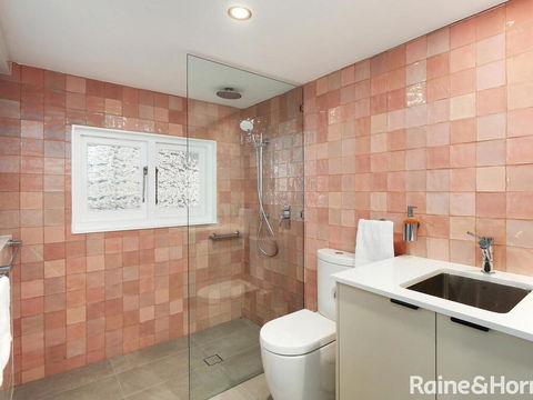 White Beach Studio - 42a Ash Street - Accommodation Airlie Beach 2
