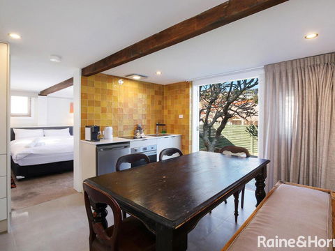 White Beach Studio - 42a Ash Street - Accommodation Airlie Beach 1