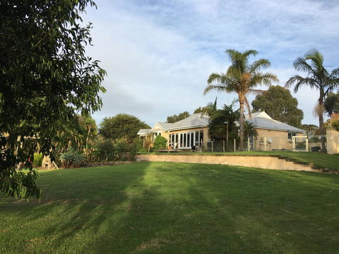 Wonderland Hobby Farm - Accommodation Airlie Beach 0