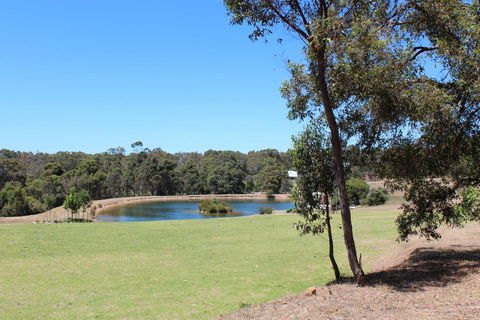 Woodstone Goanna Cottage - Holiday Melbourne 2