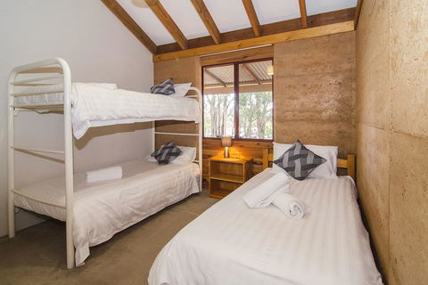 Woodstone Grass Tree Cottage - Accommodation Australia 3
