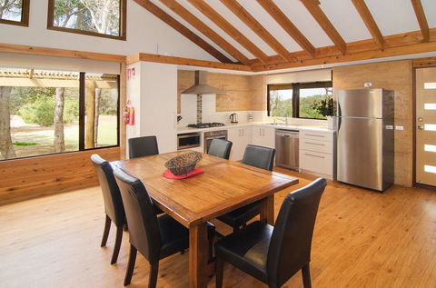 Woodstone Possum Cottage - Accommodation Australia 2