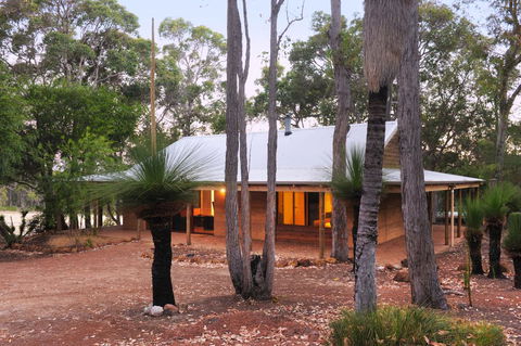 Woodstone Possum Cottage - Accommodation Australia 0
