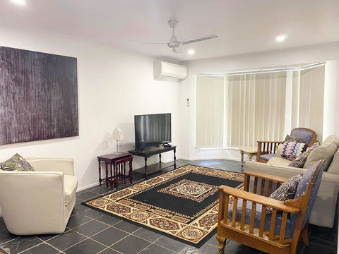 Woorim Secluded Palms Cottage - Accommodation Airlie Beach 2
