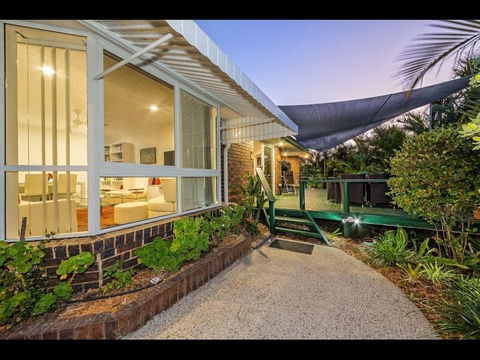 Woorim Secluded Palms Cottage - Accommodation Airlie Beach 1