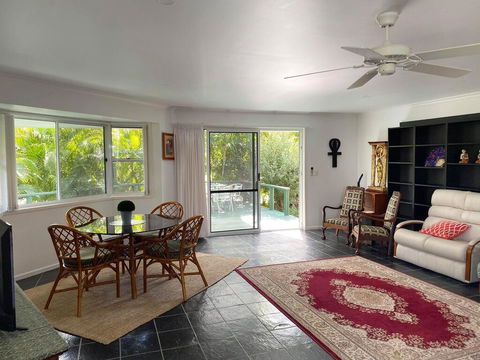 Woorim Secluded Palms Villa - Tourism Listing 2