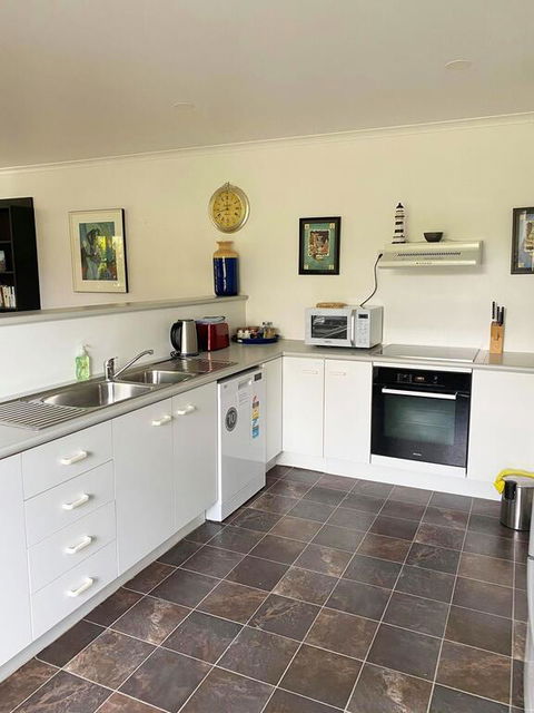 Woorim Secluded Palms Villa - Tourism Listing 3