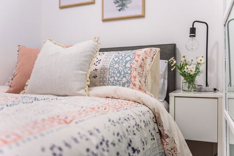 WOW Apartment On Flinders - Accommodation Airlie Beach 0