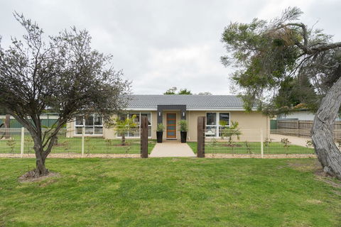 Xanadu Shores - Caravan Park Accommodation 0