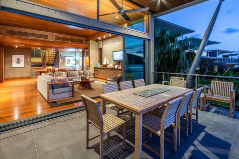 Yacht Club Villa - Whitsundays Tourism 2
