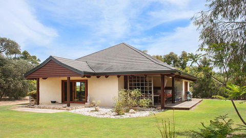 Yallingup Retreat - WA Accommodation 0