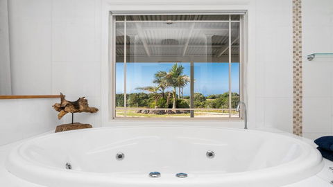 Your Luxury Escape - Byron Sunset Breeze - Holiday Melbourne 0