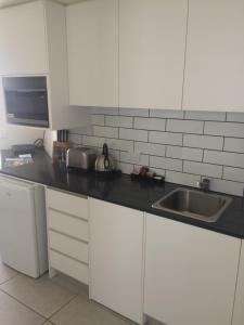 Direct Hotels - North Shore Kawana - Casino Accommodation 4