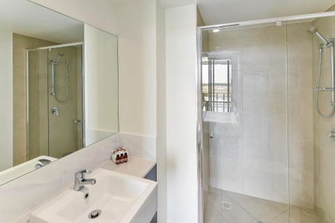 Direct Hotels - North Shore Kawana - Casino Accommodation 2