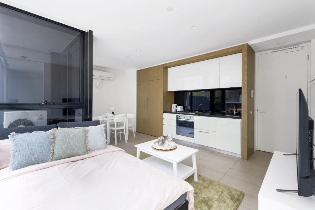 A Chic Apt With A Large Balcony Next To Grand Prix - thumb 1