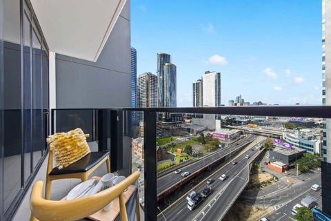 A Modern & Spacious 2BR Apt City Views Southbank - Tourism Bookings WA 1