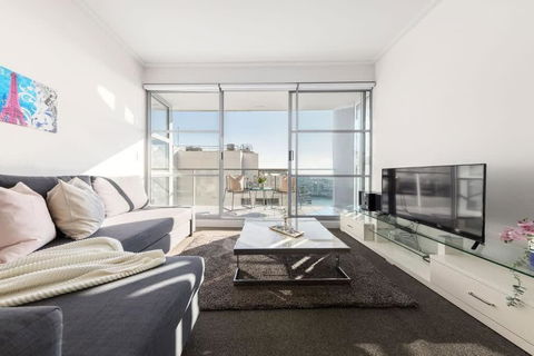 A Spacious 2BR Apt With An Amazing View Over Darling Harbour - Holiday Sydney 1