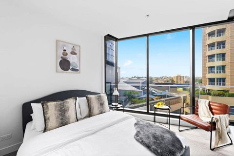 A Stylish 2BR Apt In The Heart Of Chapel Street - Car Rental 1