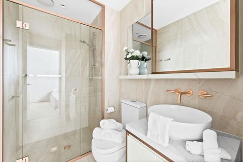 A Stylish 2BR Apt In The Heart Of Chapel Street - Car Rental 3