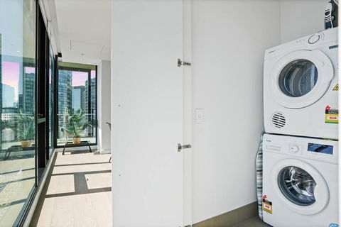 Absolute Bay View Waterfront Getaway Apt 2B2B1C - Car Rental 1