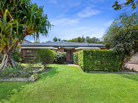 Absolute Beach Front Home -Dogs, Surf, Relax, Bush - Accommodation Australia 4