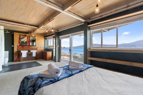 Absolute Waterfront Only 15 Minutes From Hobart - WA Accommodation 1