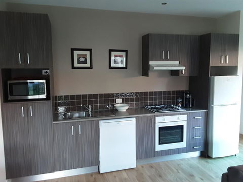 Adelphi Apartment 2- Poolside Or Apartment 2A- King Studio - Accommodation Australia 4
