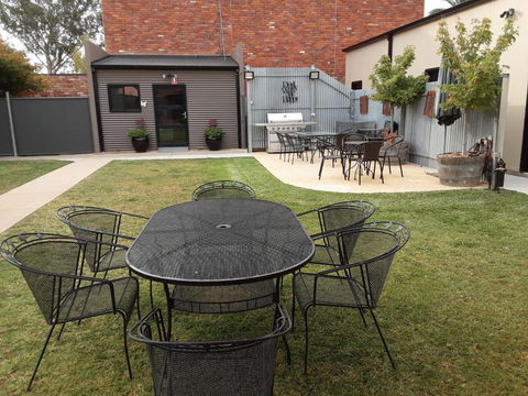 Adelphi Apartment 2- Poolside Or Apartment 2A- King Studio - Accommodation Australia 3