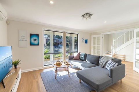 Akoya House 122 Tomaree Rd Pet Friendly Linen Air Conditioning WiFi And Boat Parking - Tourism Bookings WA 1