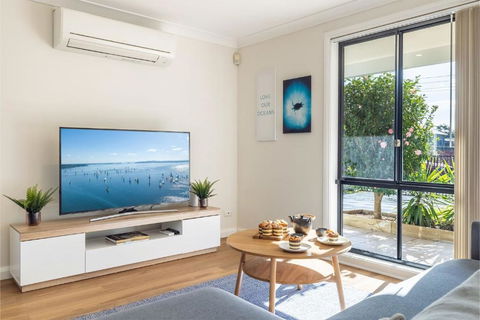 Akoya House 122 Tomaree Rd Pet Friendly Linen Air Conditioning WiFi And Boat Parking - Tourism Bookings WA 3