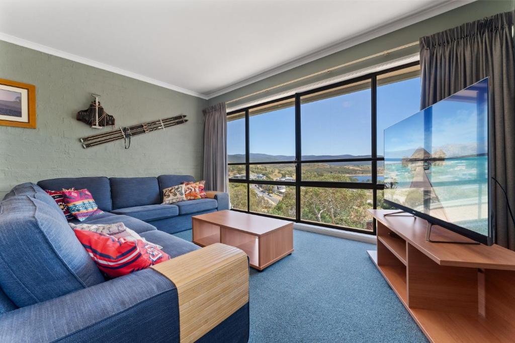 Alpine Mountain View 18 - 4BR L Mountain Views L Swimming Pool L Air-Con L WiFi - thumb 0