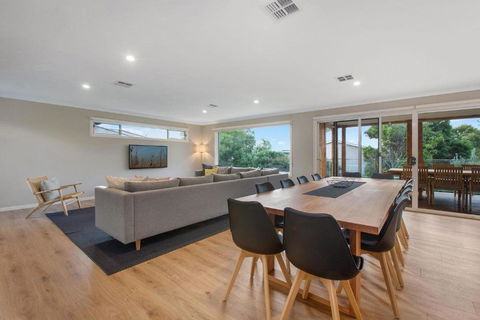 Apollo Grand - Accommodation Australia 3
