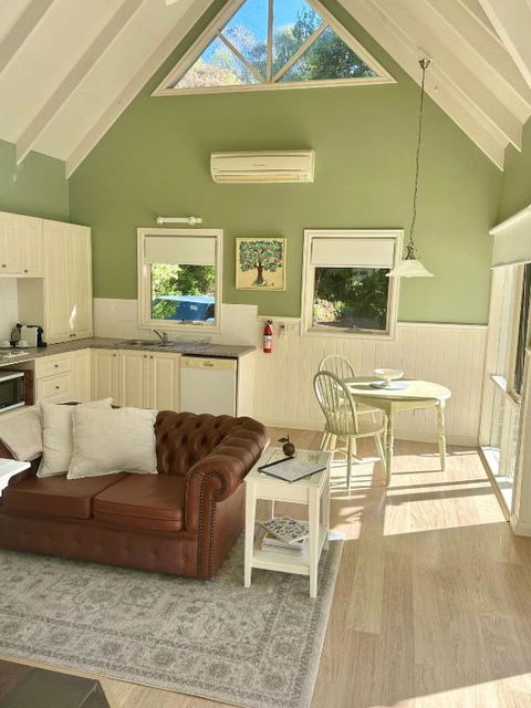 Apple Tree Cottage - WA Accommodation 4