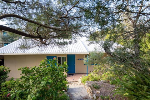 ARCADIA -Straddie Original 3 Bedroom House With Ocean Views - Accommodation Australia 0