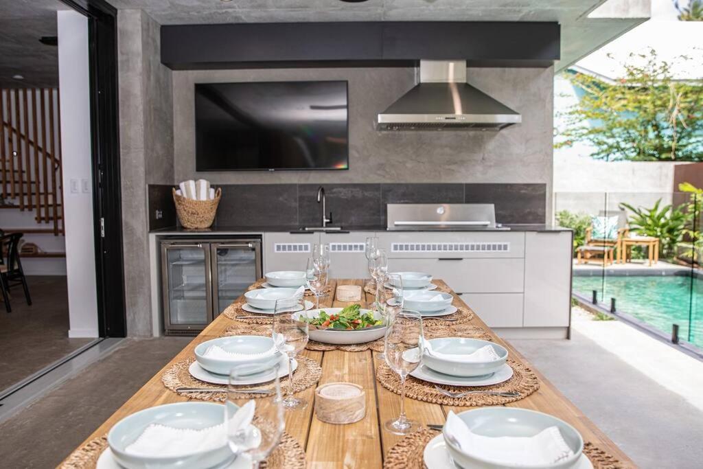 Azure Port Douglas - Luxurious & Modern - thumb 2