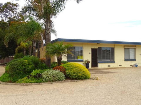 Baccarat - Carnarvon Accommodation 0