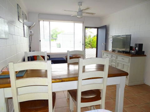Baccarat - Carnarvon Accommodation 1