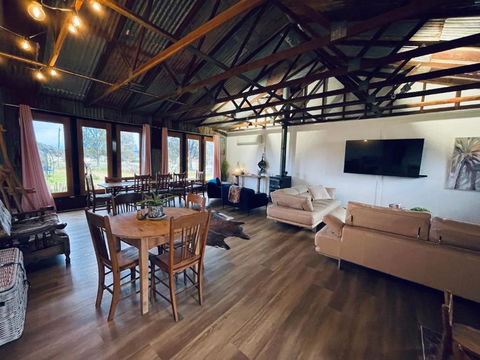 Barn Cottage Granite Belt Tiny Town Stay - Carnarvon Accommodation 0
