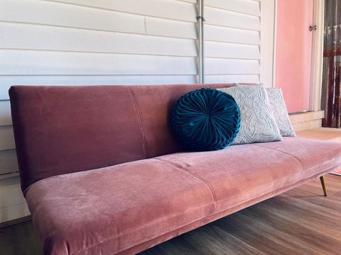Barn Cottage Granite Belt Tiny Town Stay - Carnarvon Accommodation 3