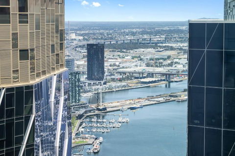Bay And River Views Apt In Best Location With Pool - Carnarvon Accommodation 2
