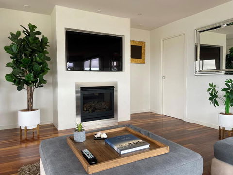 Bayview Beach House - Carnarvon Accommodation 2